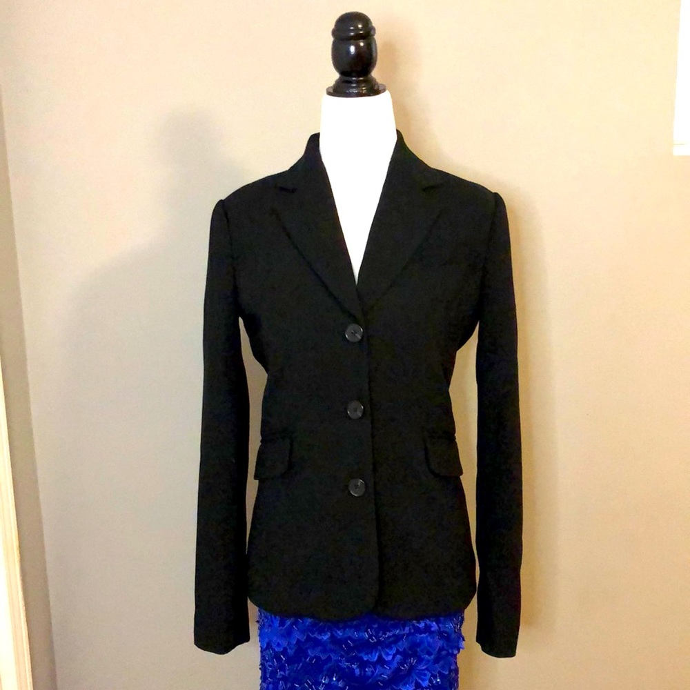Jacob XS, 3 buttons, black jacket.